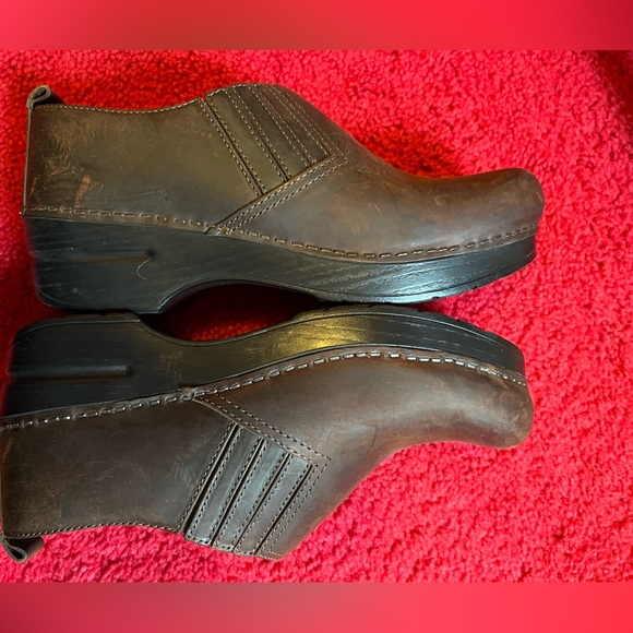 Women’s Dansko clogs - Picture 6 of 9